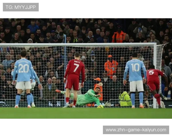 曼城靠短传连续撕裂对手禁区前区域